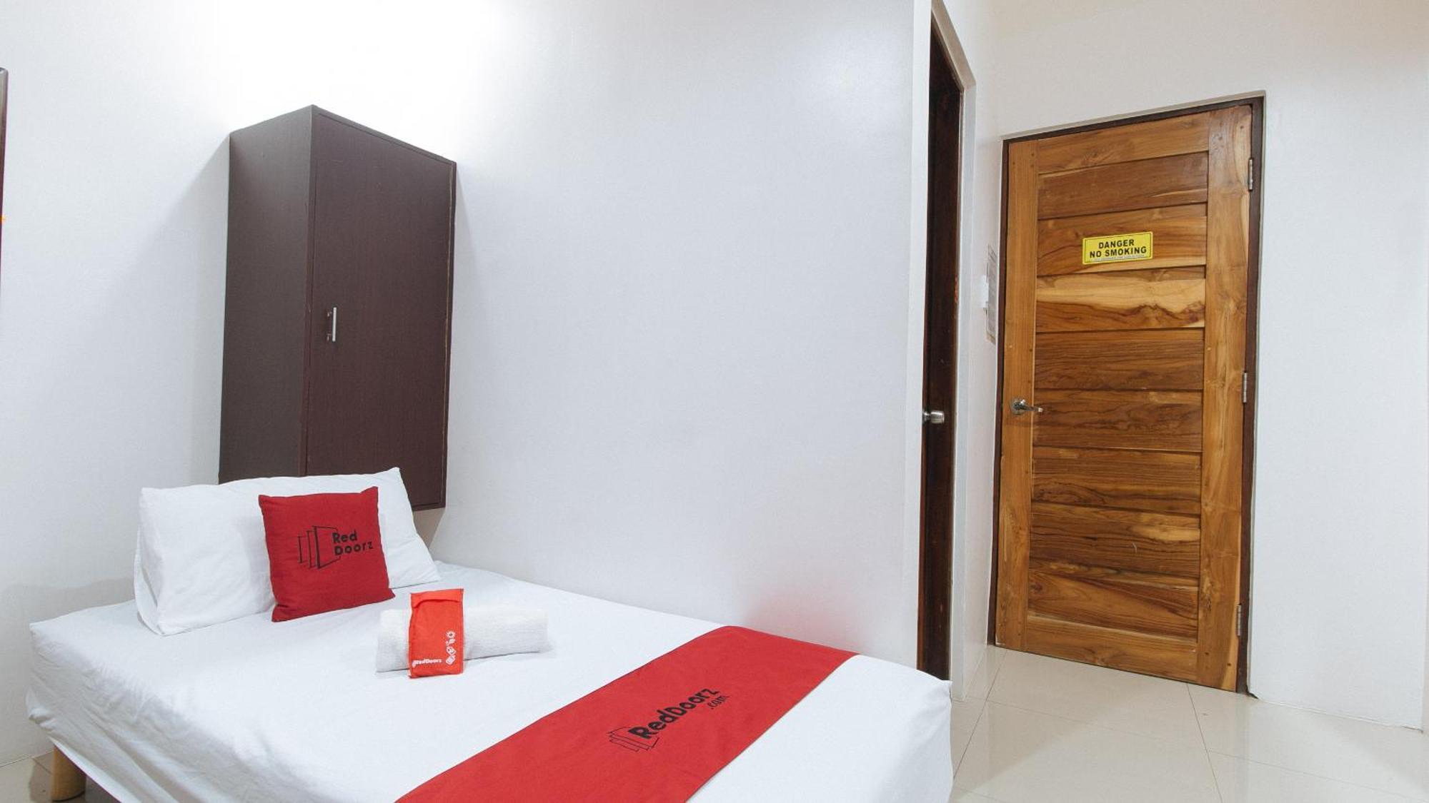 Reddoorz Plus @ Jollydays Hotel Nueva Ecija San Jose  Εξωτερικό φωτογραφία